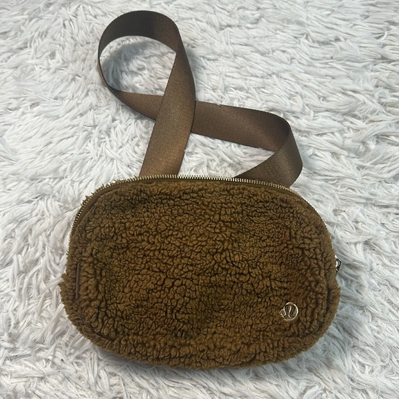 Lululemon Everywhere Fleece Belt Bag Burnt Caramel - Picture 1 of 5